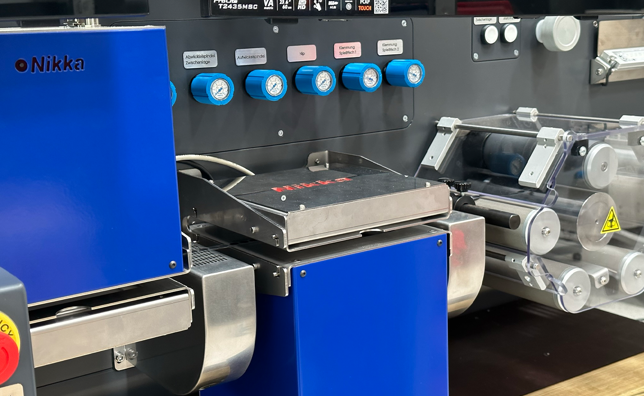 High-quality inkjet with coding and numbering on a GM´s Inspection Platform